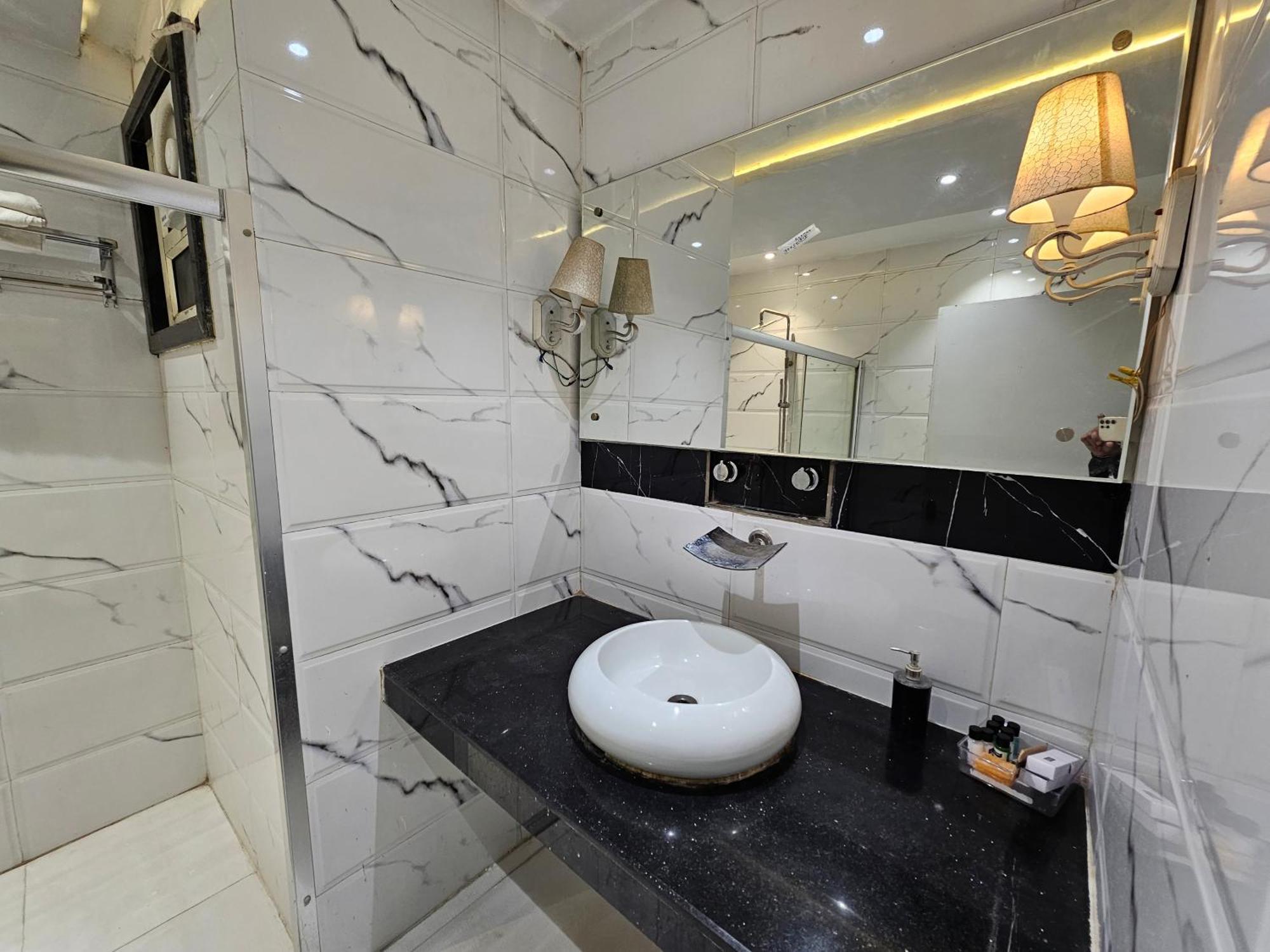 Hotel Mk Vivanta กวาลิออร์ ภายนอก รูปภาพ