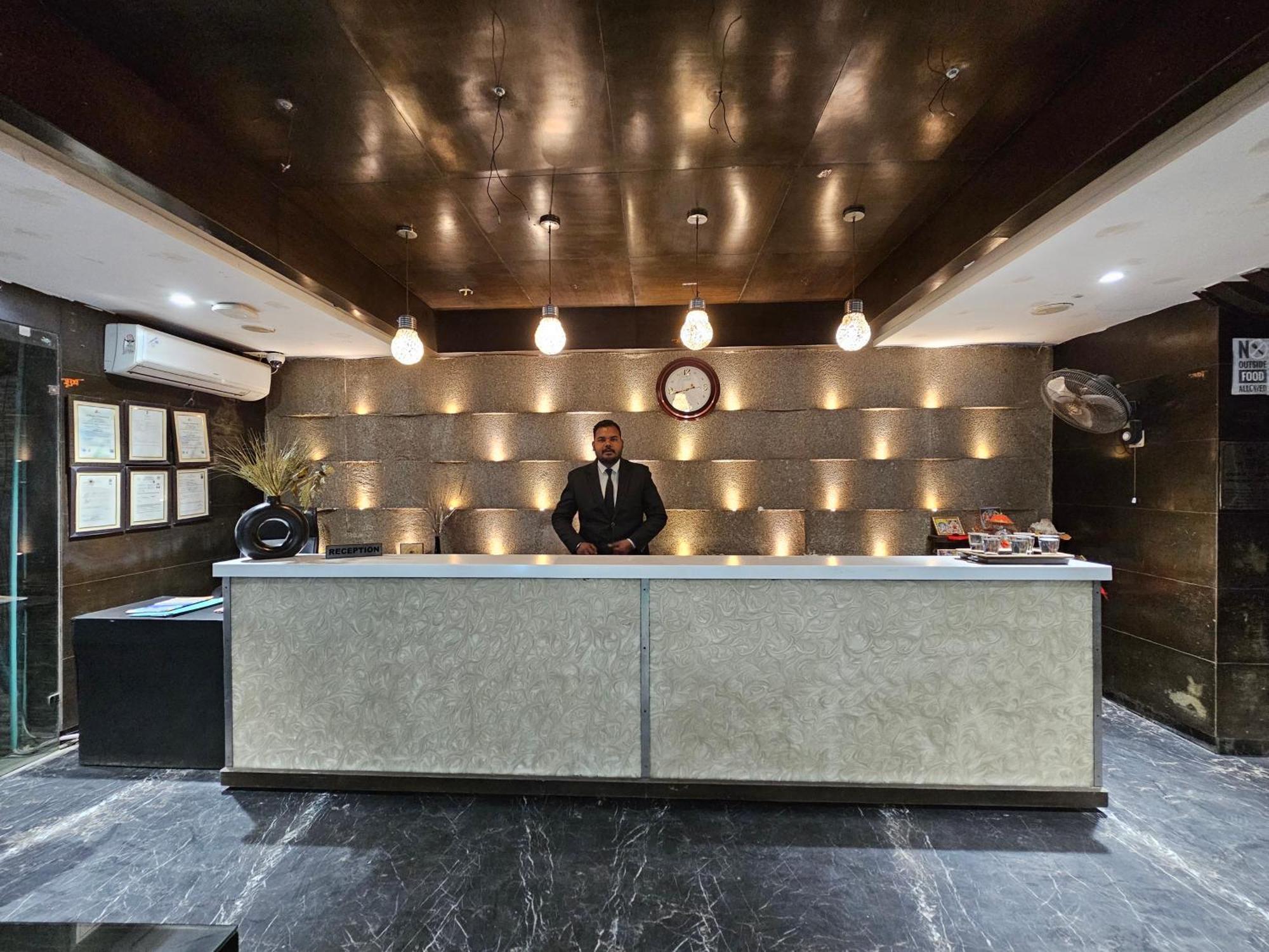 Hotel Mk Vivanta กวาลิออร์ ภายนอก รูปภาพ